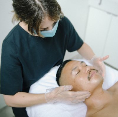 Image of skin therapist giving a facial.